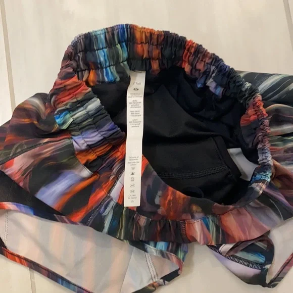 Lululemon Hotty Hot Shorts Size 2 and 4” inch - Picture 2 of 2